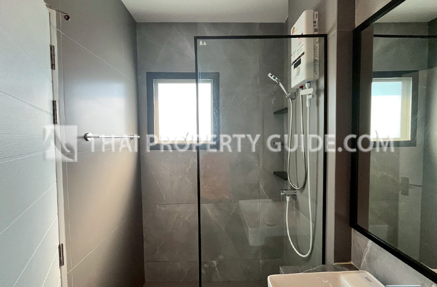 House with Shared Pool in Bangnatrad 